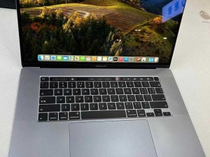 日本 16 岁 MacBookPro，时尚轻薄，性能强劲，是年轻人的理想之选